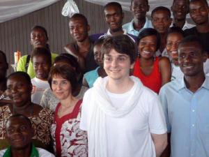 285678_3798994527409_411173311_n